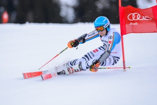 Rauher Wind bei internationalen FIS Rennen